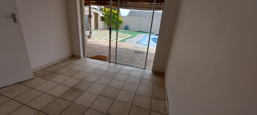 3 Bedroom Property for Sale in Sanddrift Western Cape